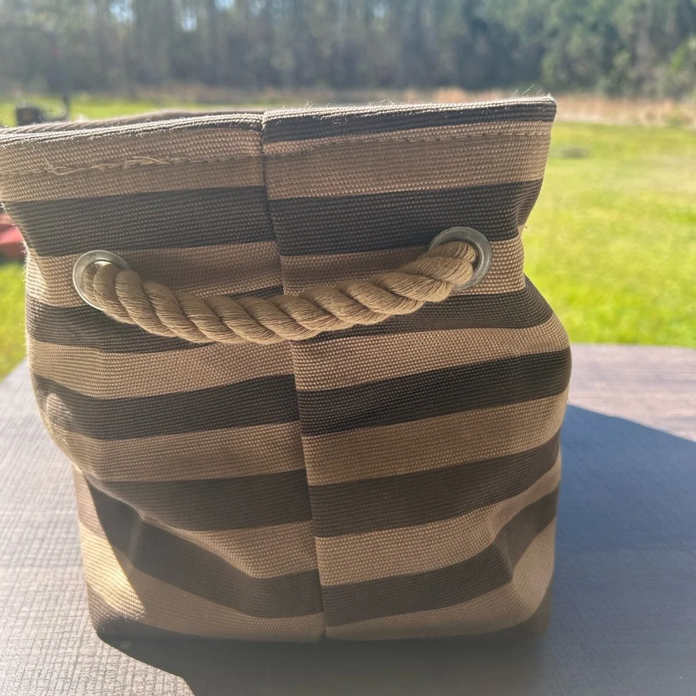 Pet Storage Collection Striped Paw Patch Bin, Sm Rectangle, Tan/Brown Excellent